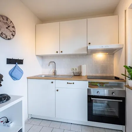 Eg Wohnung, Zentral, Anbindung, Mit Grosser Terrasse Apartment *