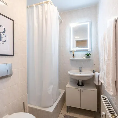 Studio Apartmentterrace Near University Campus
